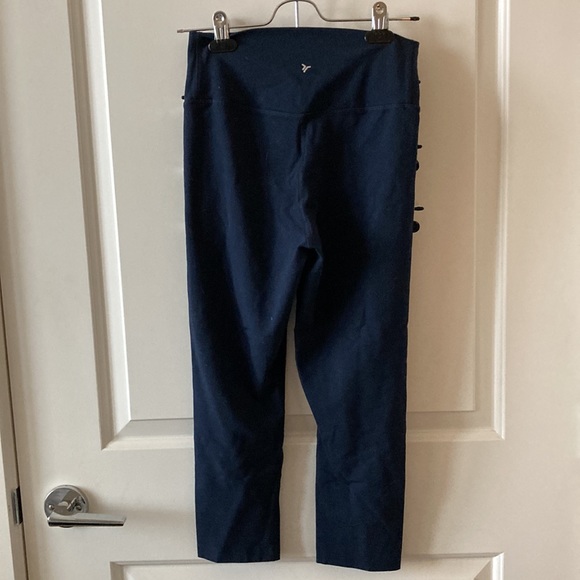 Extra High-Waisted PowerChill Hidden-Pocket Cropped Leggings for Women - Picture 4 of 6